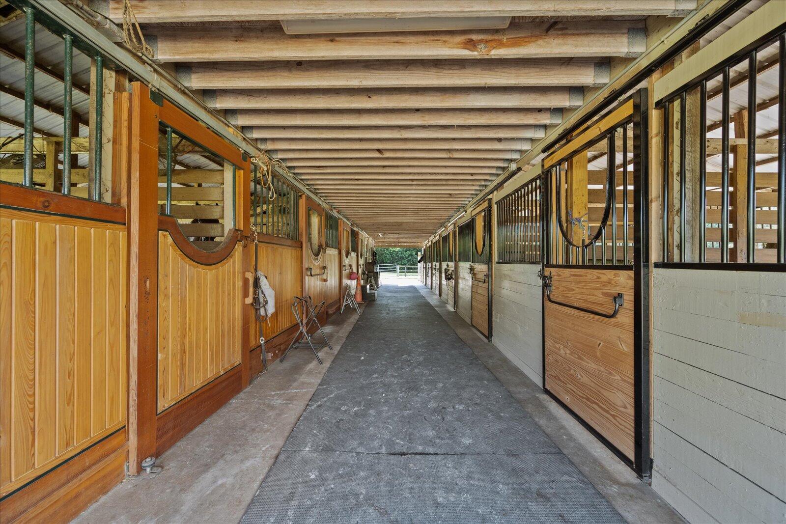 790 East Rambling Drive Wellington, FL 33414 - Photo 4 of 44 wide matted center aisle