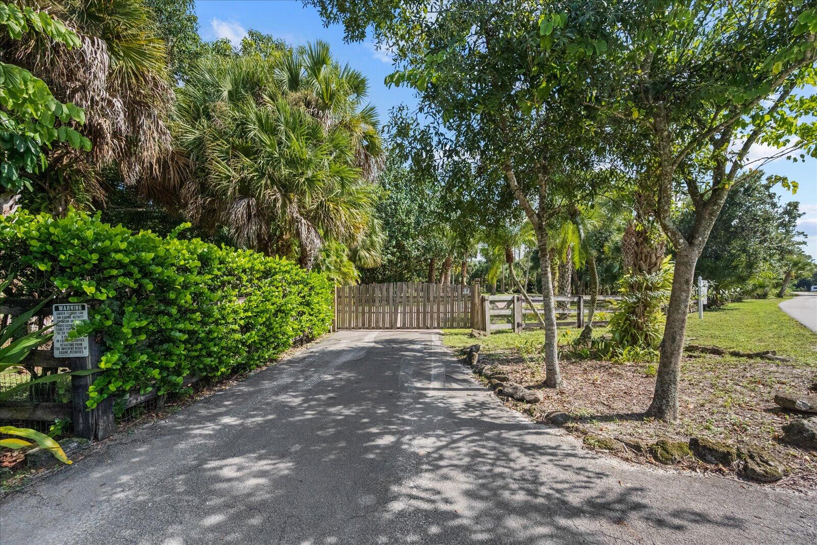 790 East Rambling Drive Wellington, FL 33414 - Photo 9 of 44 Very private