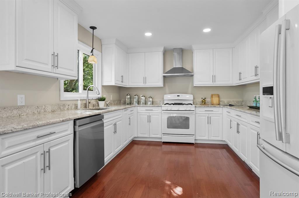 24143 Farmington Road Farmington, MI 48336 - Photo 17 of 60