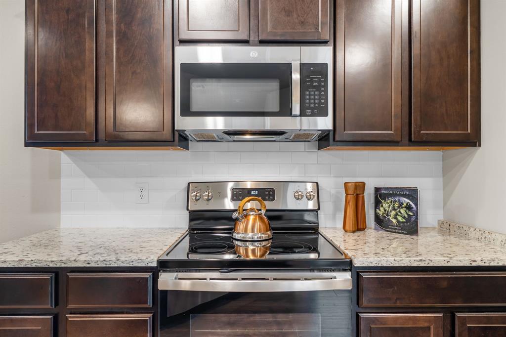 11233 Solar Street Lorena, TX 76655 - Photo 12 of 33 stainless steel appliances