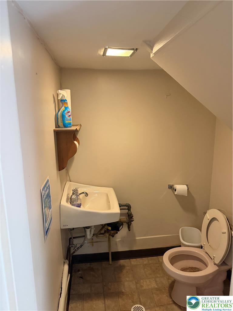 720 Delaware Avenue Portland, PA 18343 - Photo 13 of 16