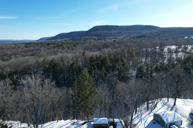 $196,000 | 3 Agawam Lane, Altamont, NY 12009