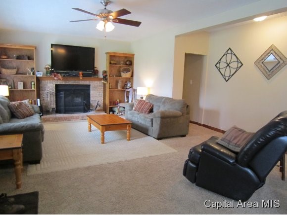 2593 Tozer Road Springfield, IL 62707 - Photo 4 of 18