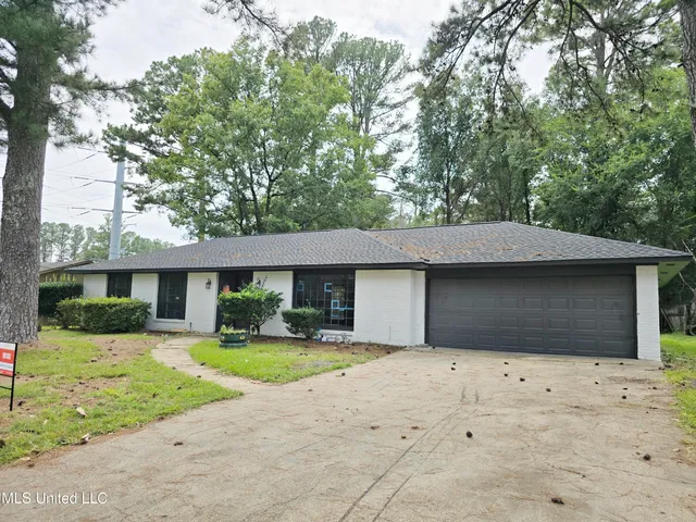 $205,000 | 107 Lake Of Pines Drive, Jackson, MS 39206