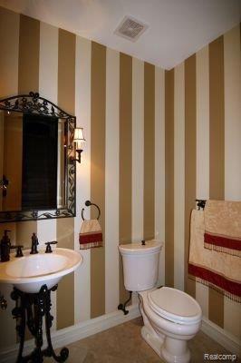 3375 Greentree Road Bloomfield Hills, MI 48304 - Photo 9 of 20 Powder Room