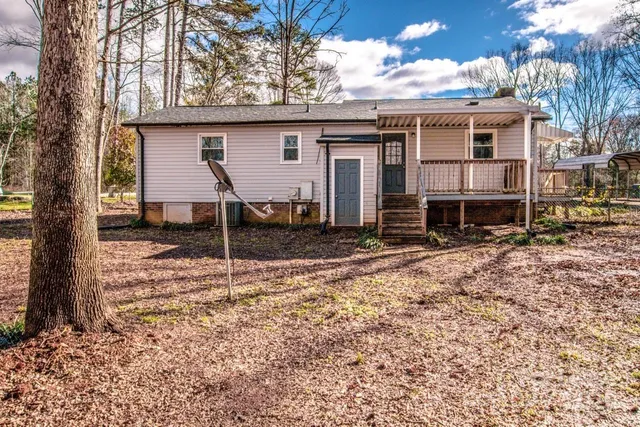 a house view with a outdoor space