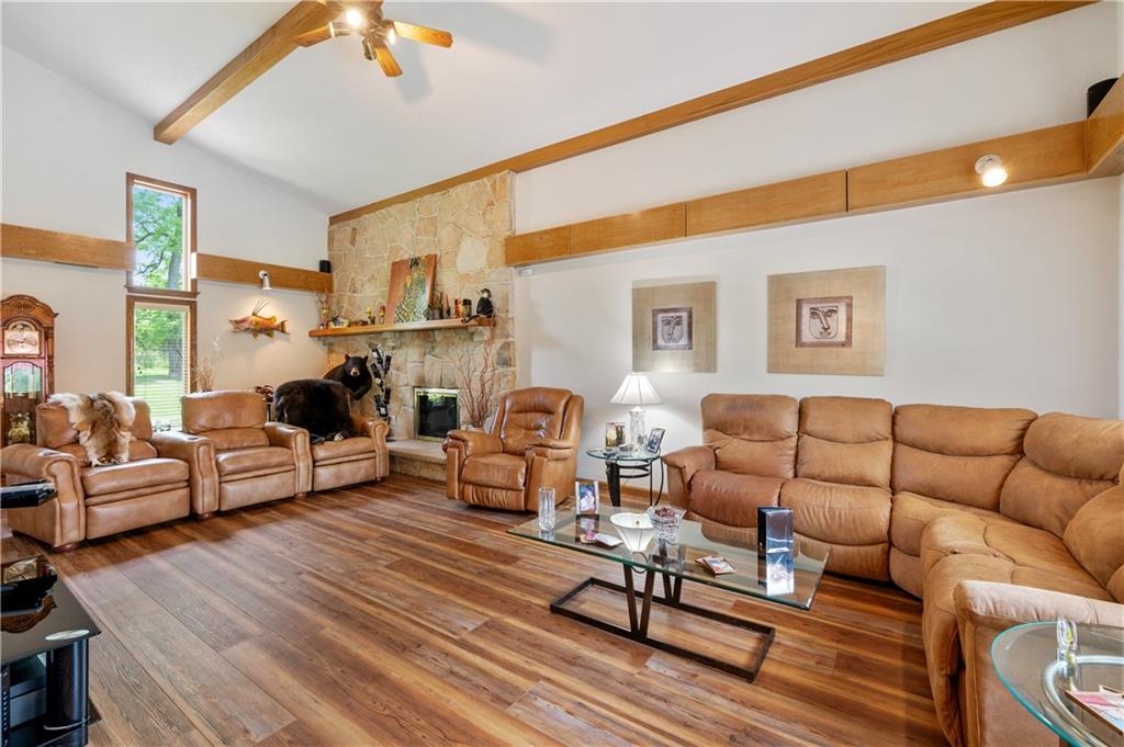 323 Wolfe Lane Irwin, PA 15642 - Photo 8 of 29 a living room with furniture