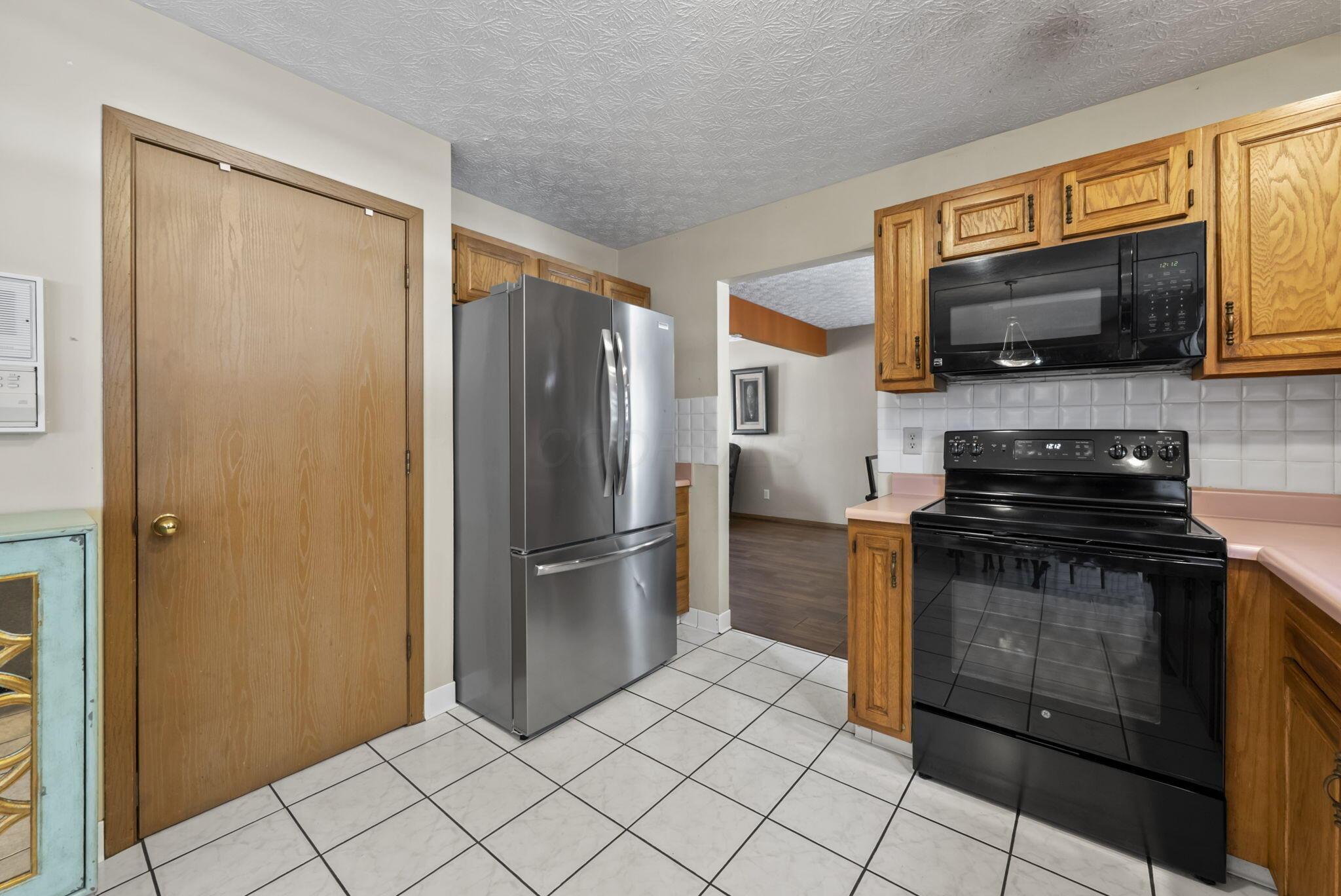 3290 Pine Valley Road Columbus, OH 43219 - Photo 14 of 39 Kitchen