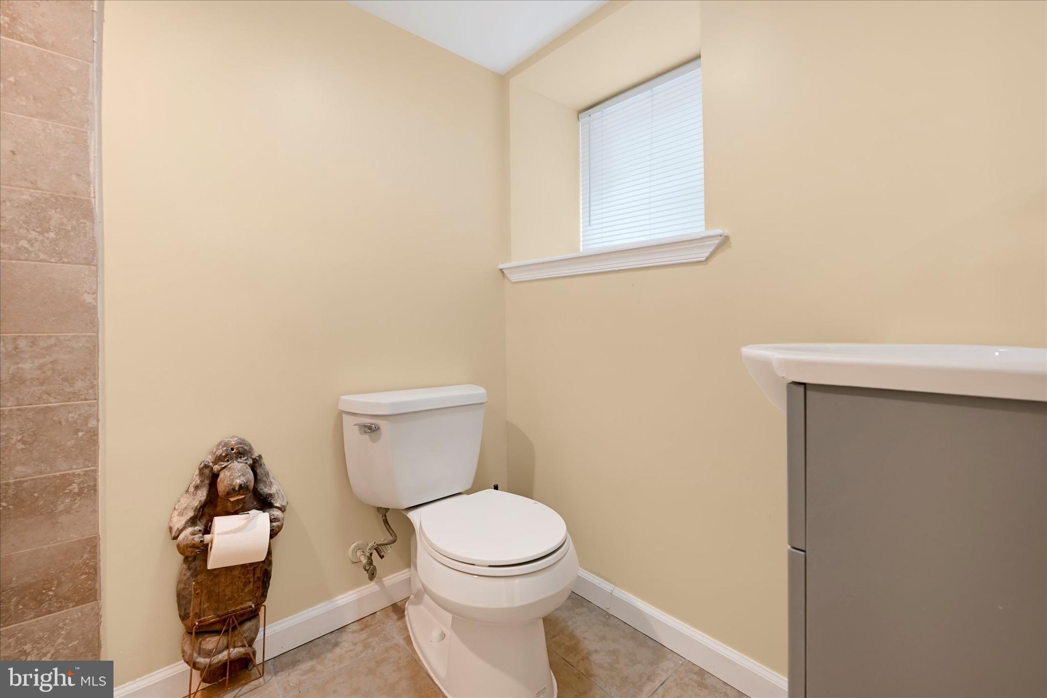 2807 Lawina Road Baltimore, MD 21216 - Photo 36 of 40