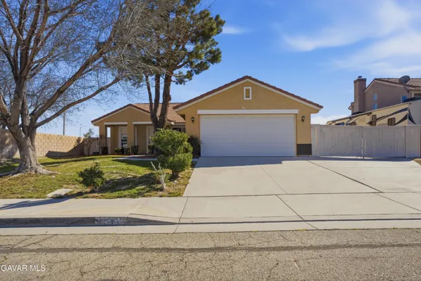$479,990 | 44762 Shadowcrest Drive, Lancaster, CA 93536