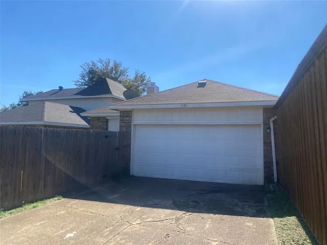 $1,950 | 1133 Southpointe Drive, DeSoto, TX 75115