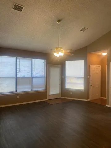 $1,850 | 1133 Southpointe Drive, DeSoto, TX 75115