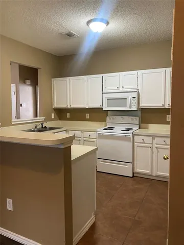 $1,850 | 1133 Southpointe Drive, DeSoto, TX 75115