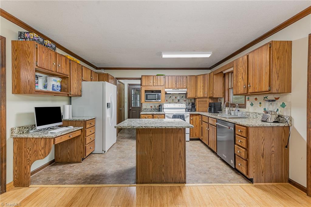 5435 Bunch Road Summerfield, NC 27358 - Photo 11 of 27