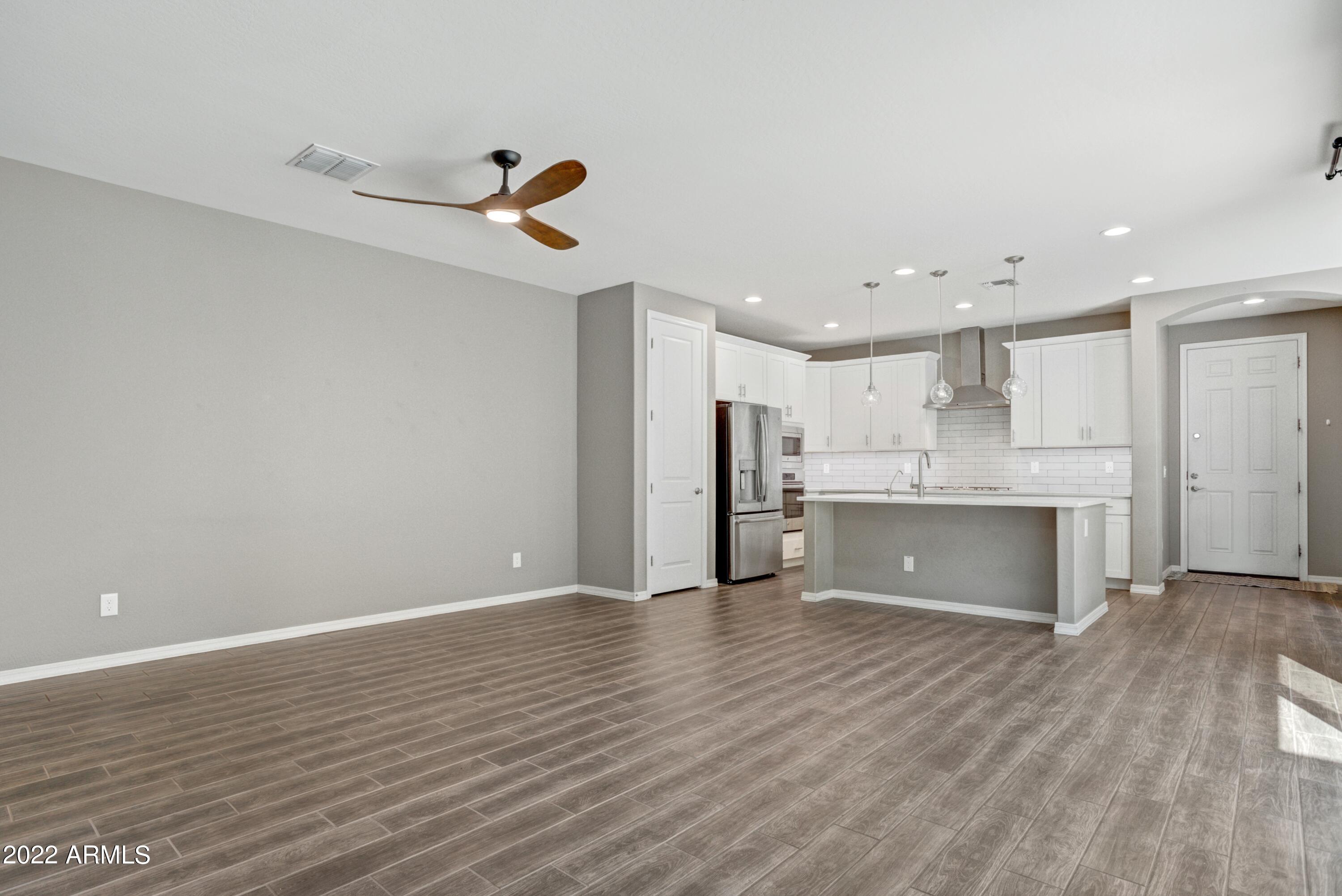 2048 South Agnes Lane Gilbert, AZ 85295 - Photo 7 of 31 Living Room