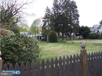 1009 Salem Road Burlington, NJ 08016 - Photo 3 of 12 Exterior Back