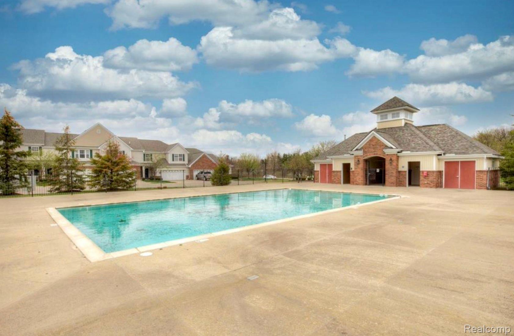 10233 Crossview Trail Howell, MI 48855 - Photo 3 of 27 Gallery Image 3