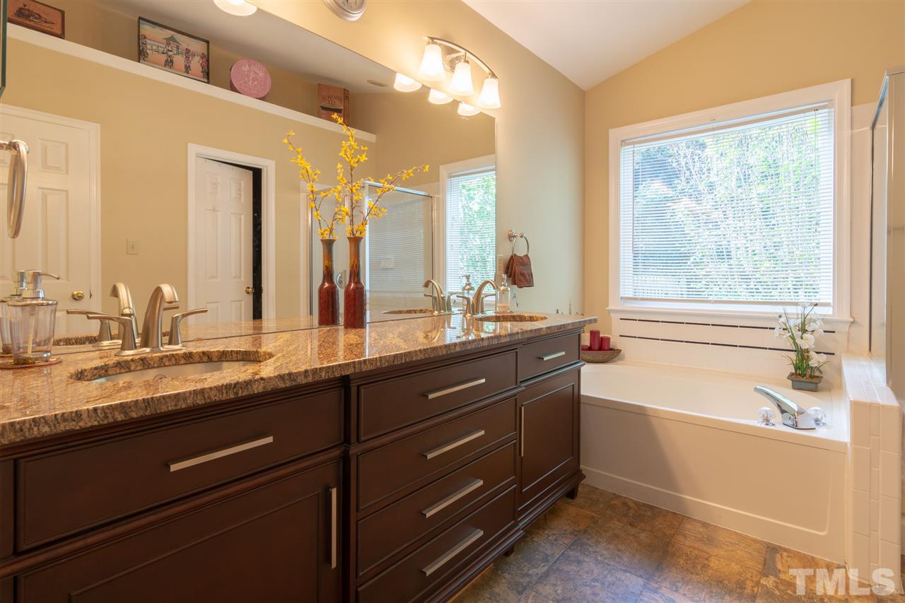 12100 Queensbridge Court Raleigh, NC 27613 - Photo 15 of 21