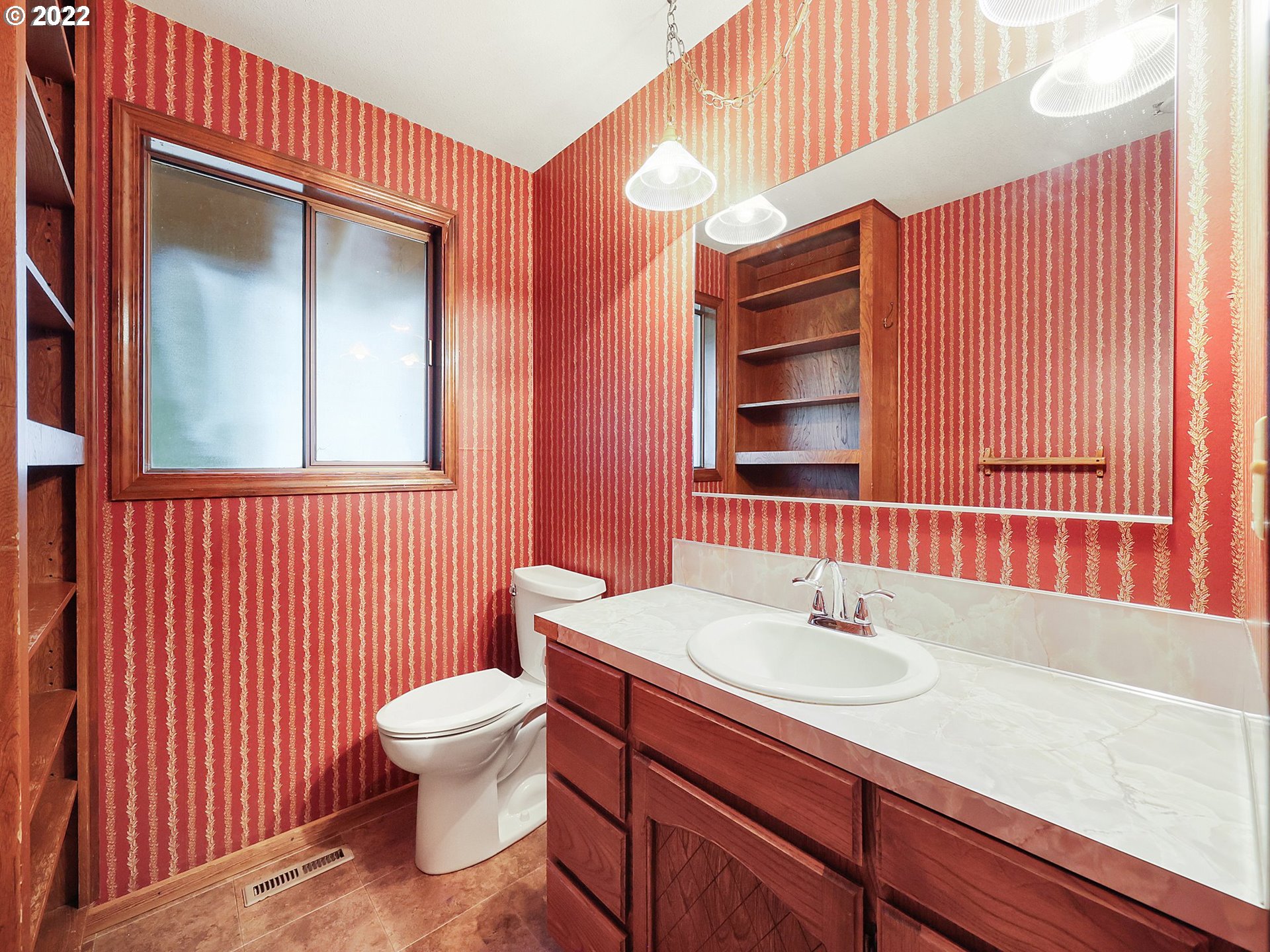 9696 South Gribble Road Canby, OR 97013 - Photo 20 of 32 a bathroom with a sink a toilet and a mirror