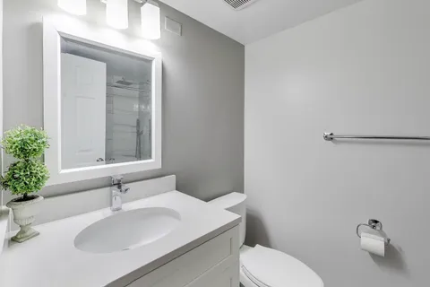 $375,000 | 83 Thornhill Lane, Unit B, Lake Barrington, IL 60010