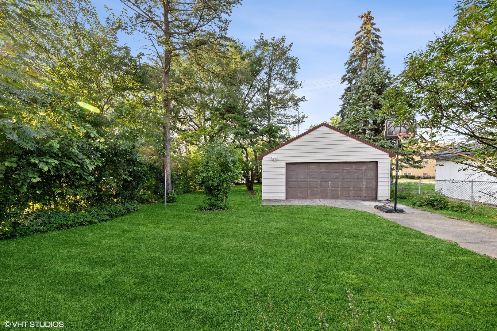 58 Northgate Road Riverside, IL 60546 - Photo 7 of 7 a view of a house with yard and a trees
