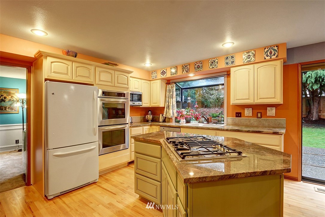 2218 Field Avenue Northeast Renton, WA 98059 - Photo 3 of 25 Gallery Image 3