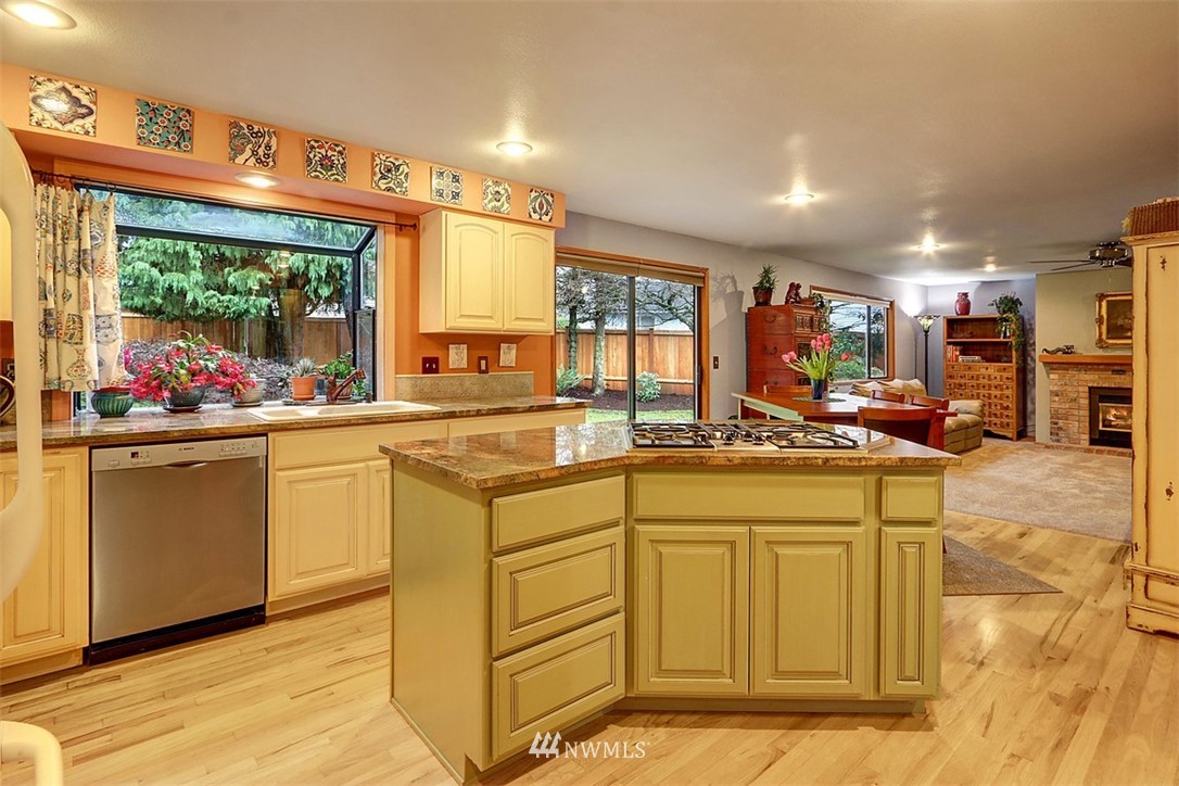 2218 Field Avenue Northeast Renton, WA 98059 - Photo 4 of 25 Gallery Image 4