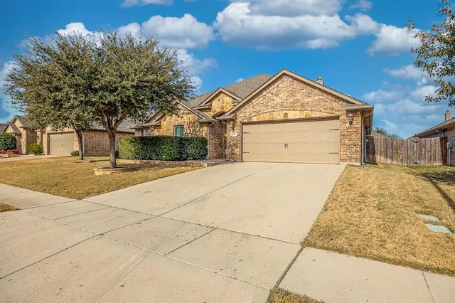 $400,000 | 676 Fossil Wood Drive, Saginaw, TX 76179