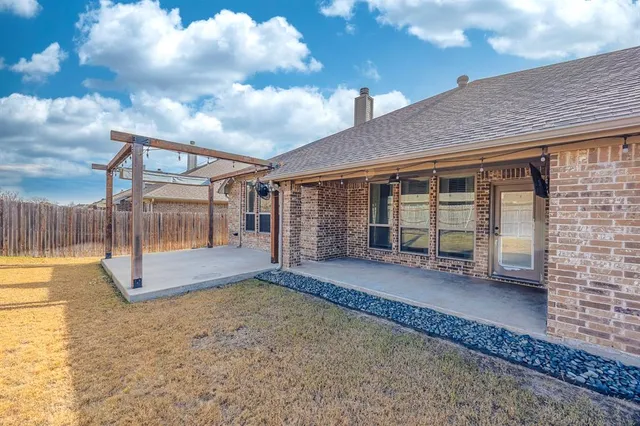 $400,000 | 676 Fossil Wood Drive, Saginaw, TX 76179