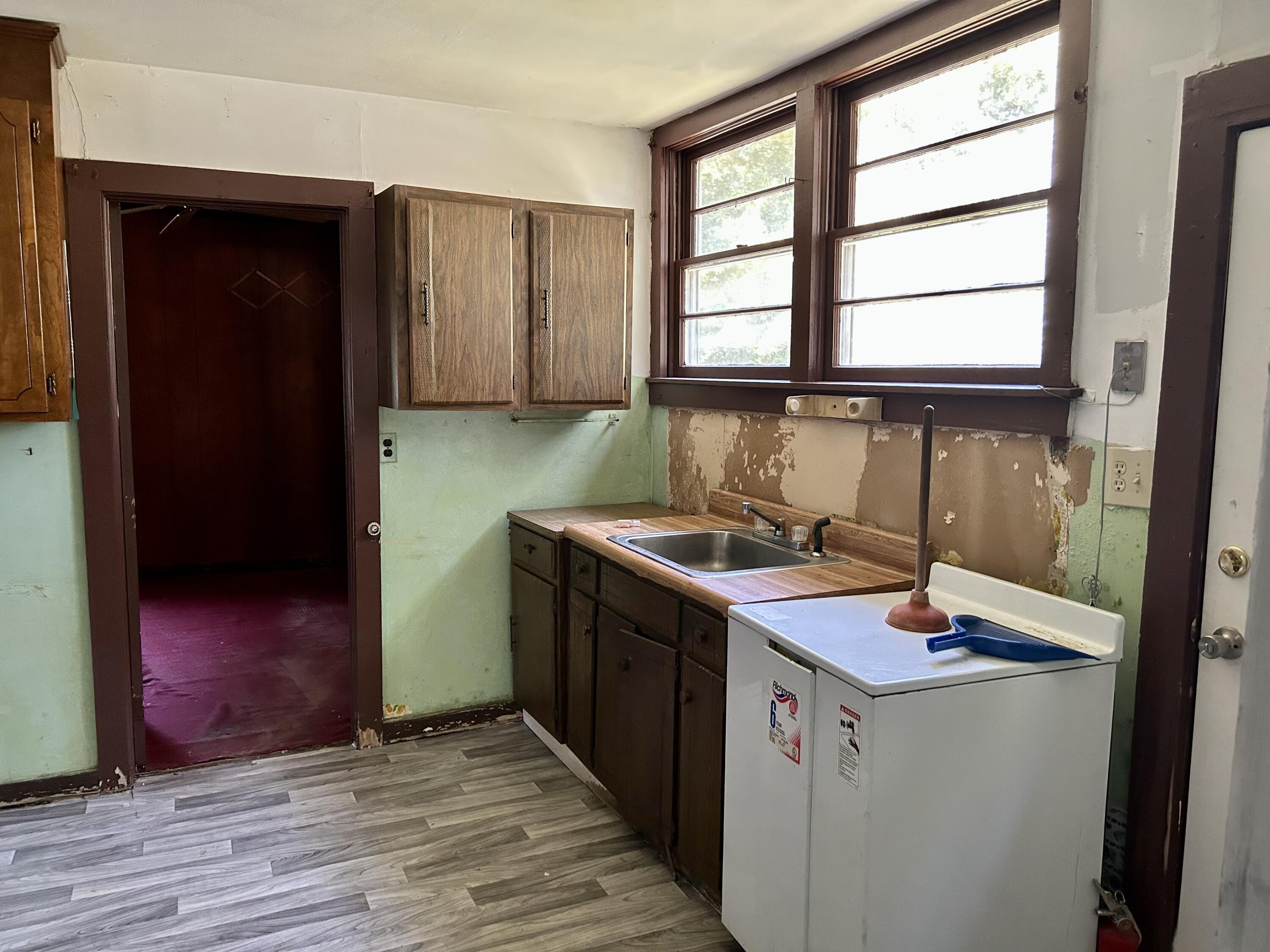 2541 Wecco Street North Charleston, SC 29405 - Photo 6 of 19 Kitchen