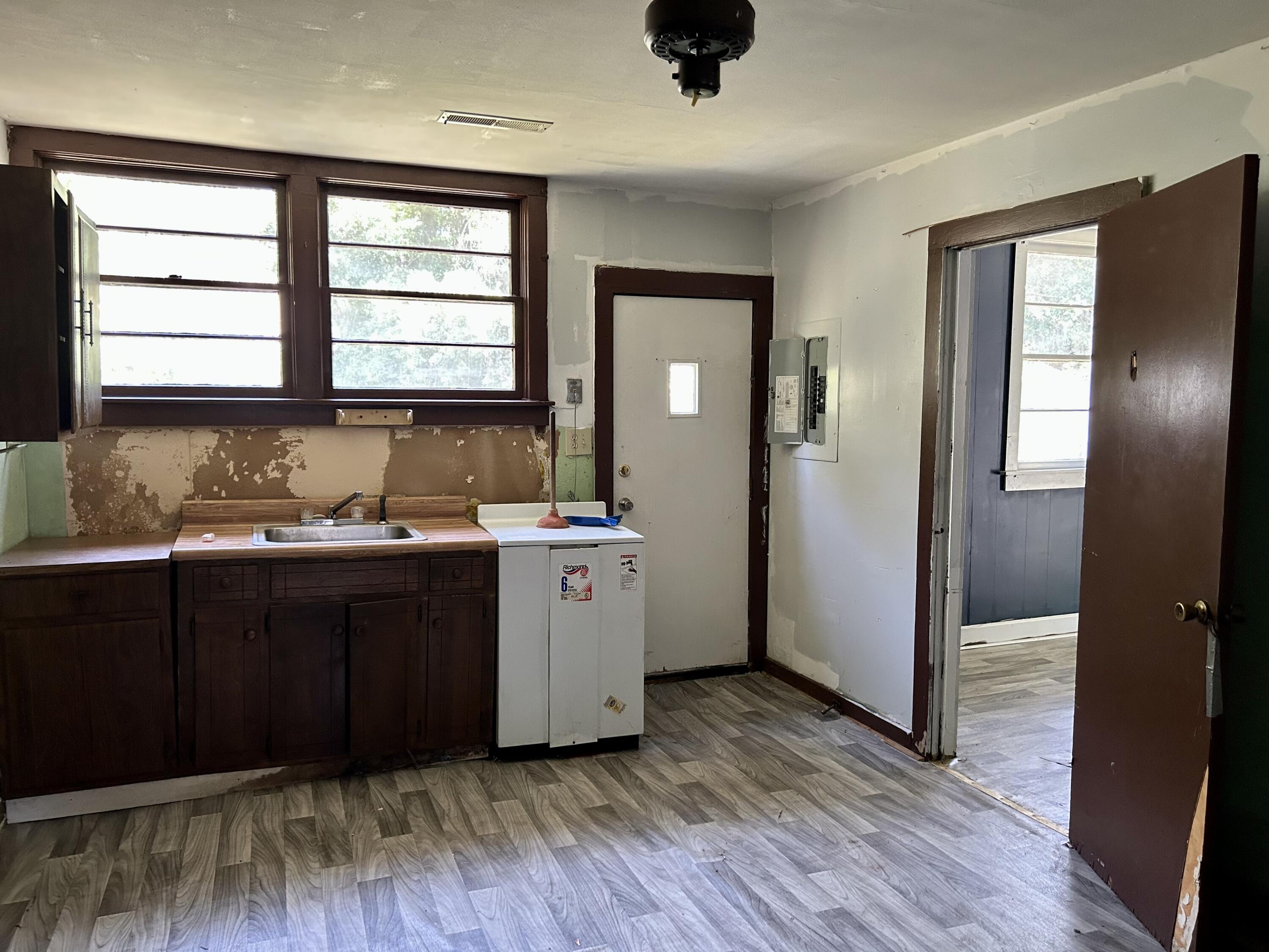 2541 Wecco Street North Charleston, SC 29405 - Photo 7 of 19 Kitchen