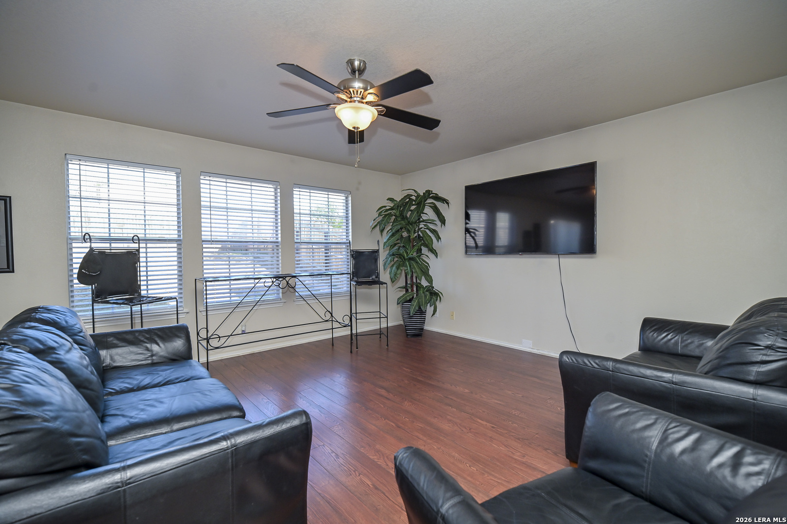 7207 Avery Road Live Oak, TX 78233 - Photo 12 of 42 a living room with furniture and a flat screen tv