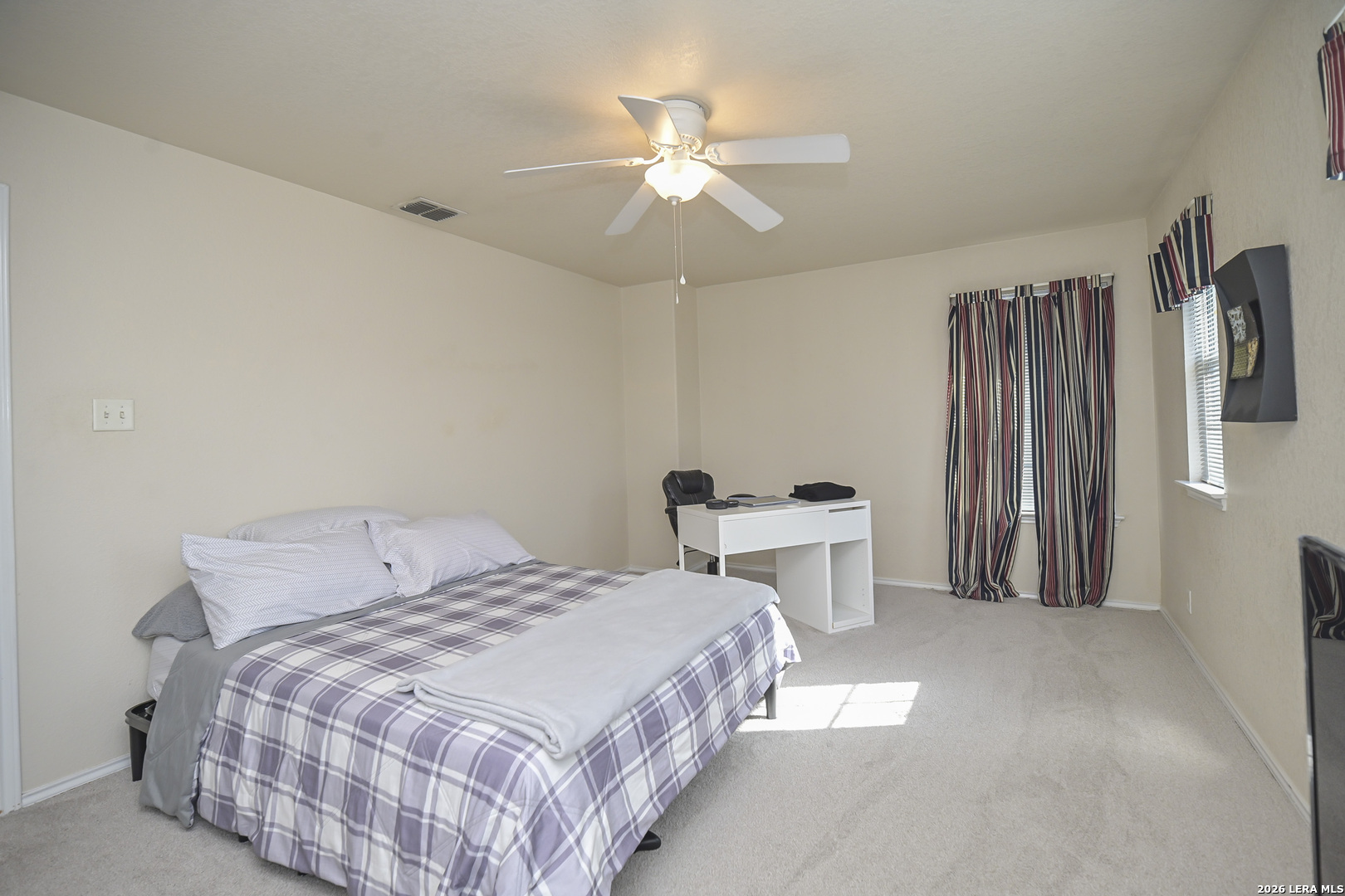 7207 Avery Road Live Oak, TX 78233 - Photo 24 of 42 a bedroom with a bed and a chandelier