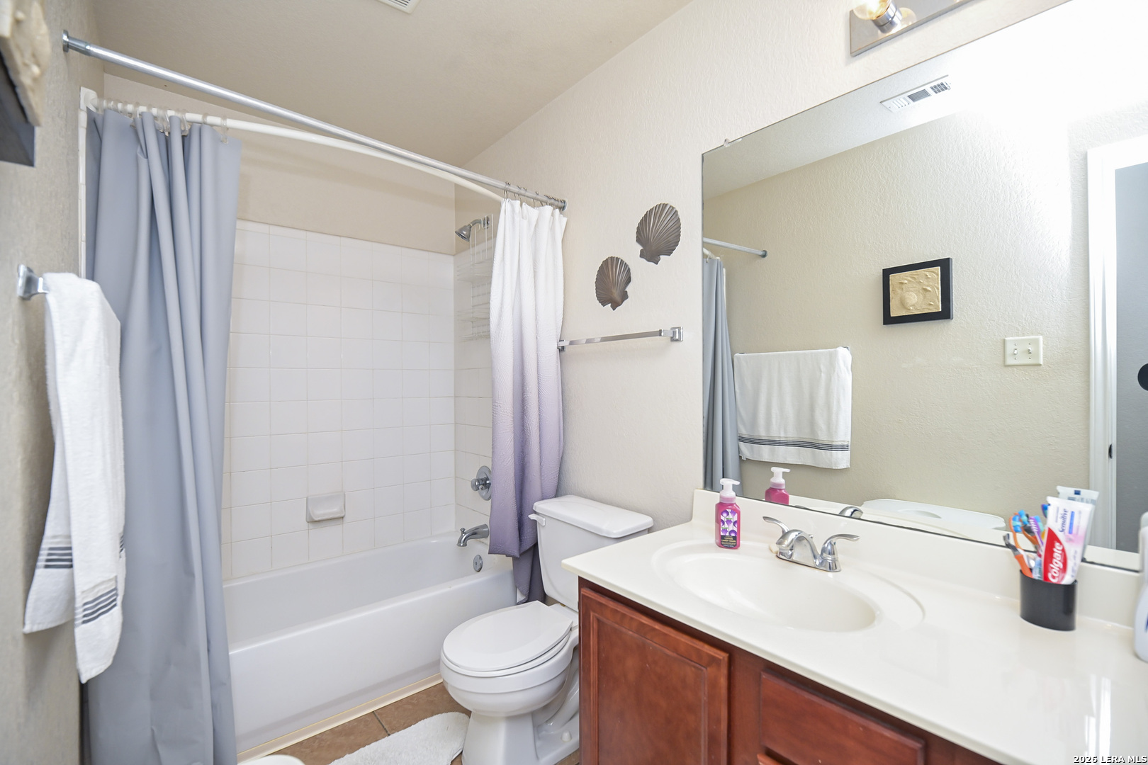 7207 Avery Road Live Oak, TX 78233 - Photo 27 of 42 a bathroom with a sink mirror toilet and bathtub