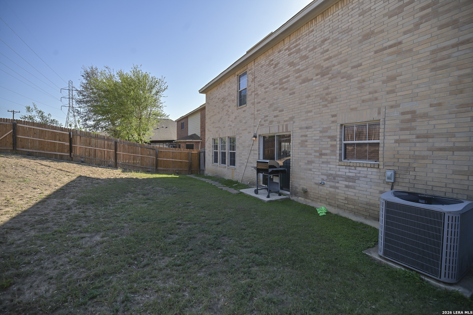 7207 Avery Road Live Oak, TX 78233 - Photo 42 of 42 a backyard of a house with lots of green space
