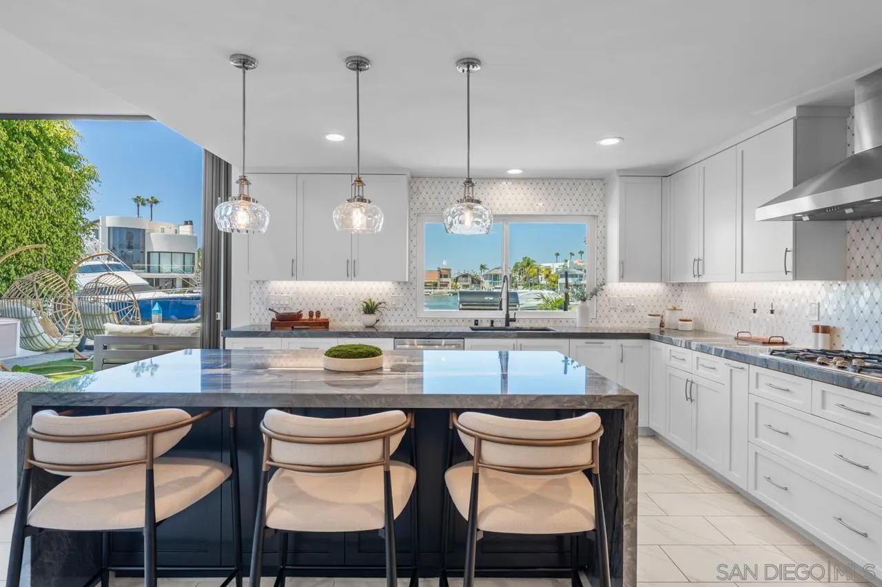 27 Green Turtle Road Coronado, CA 92118 - Photo 12 of 74