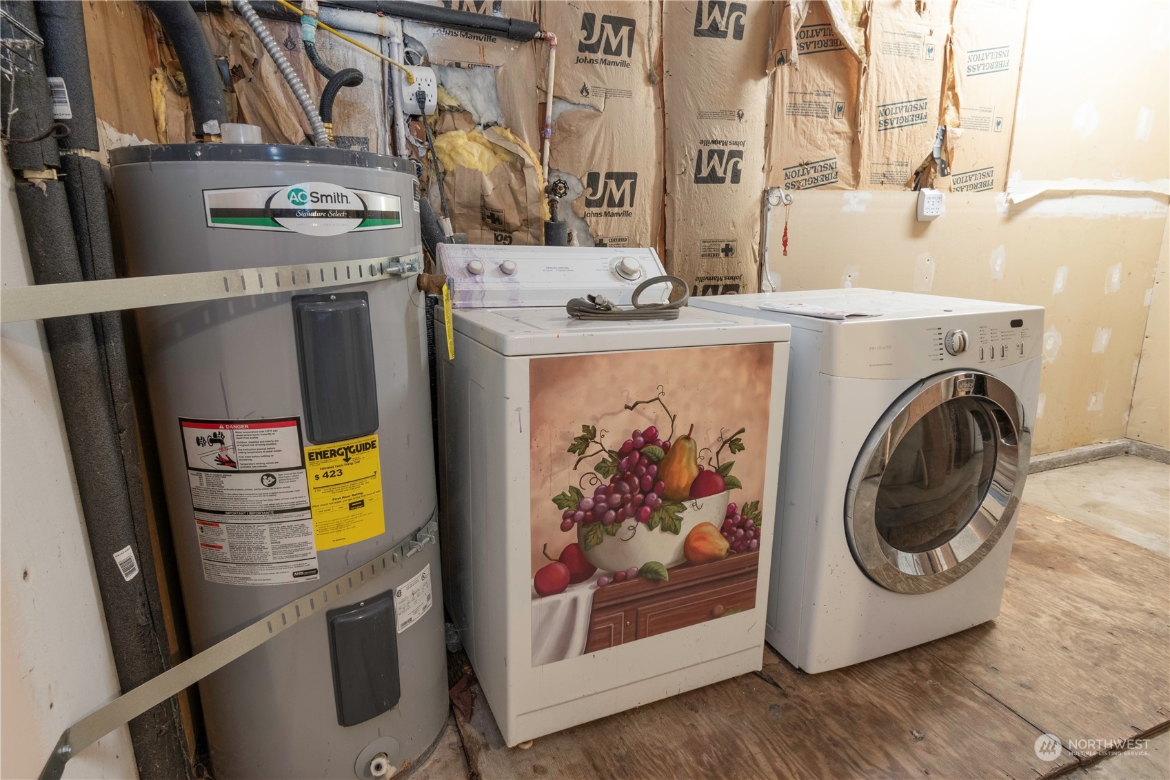 7154 Mecklem Road Everson, WA 98247 - Photo 16 of 25 a utility room with dryer and washer
