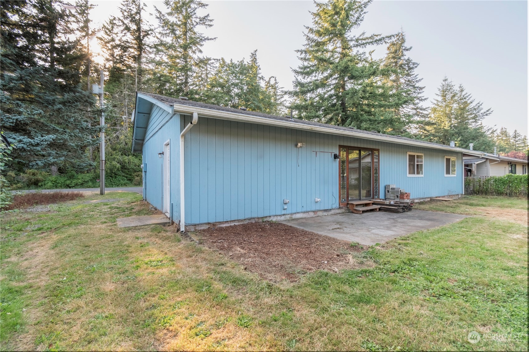 7154 Mecklem Road Everson, WA 98247 - Photo 23 of 25 a view of a backyard with a barn and large trees