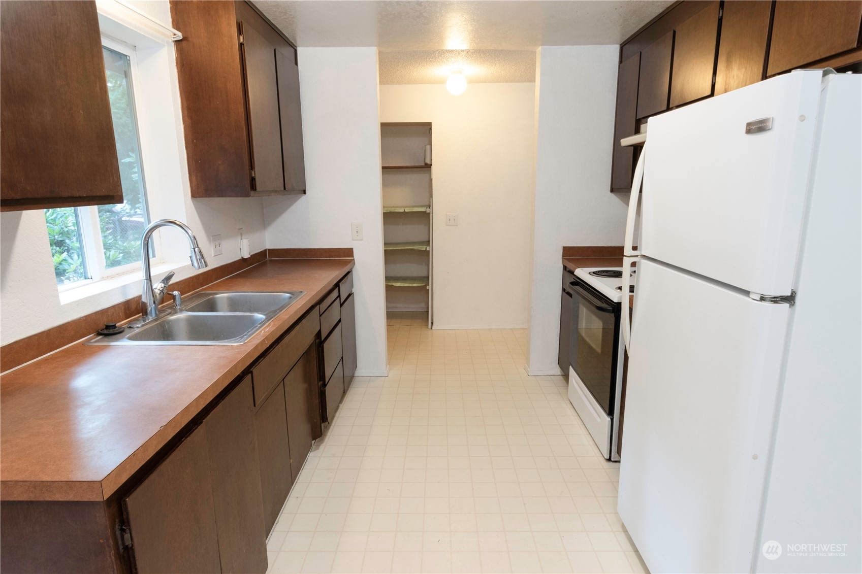 7154 Mecklem Road Everson, WA 98247 - Photo 7 of 25 a kitchen with a refrigerator sink and stove
