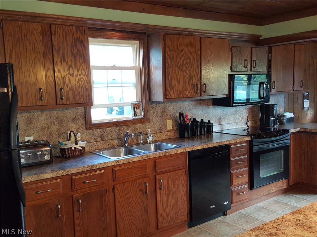 2045 Beatty Road Hubbard, OH 44425 - Photo 8 of 15 Gallery Image 8