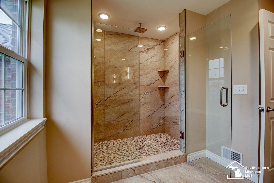 772 Sarah Milan, MI 48160 - Photo 14 of 38 50011908-13.JPG
