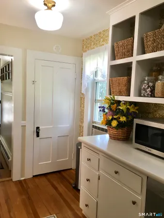 $299,000 | 10 Woods Lane, Simsbury, CT 06070