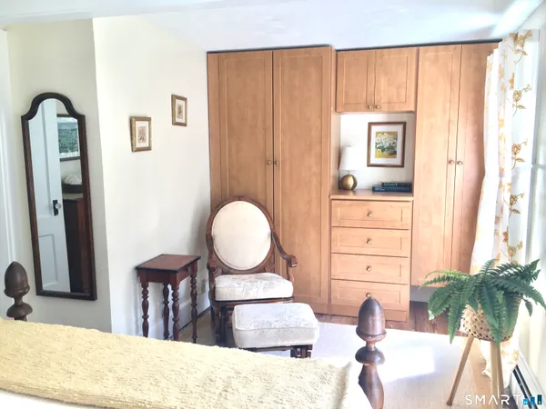 $299,000 | 10 Woods Lane, Simsbury, CT 06070