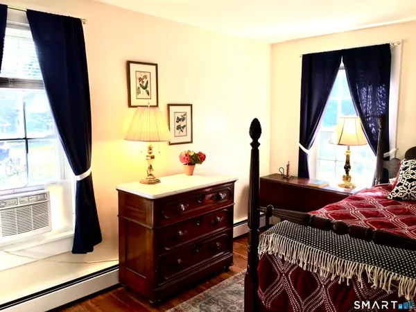 $299,000 | 10 Woods Lane, Simsbury, CT 06070