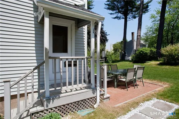 $299,000 | 10 Woods Lane, Simsbury, CT 06070