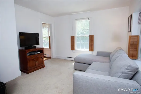 $299,000 | 10 Woods Lane, Simsbury, CT 06070