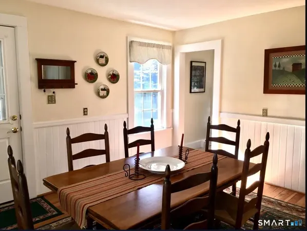 $299,000 | 10 Woods Lane, Simsbury, CT 06070