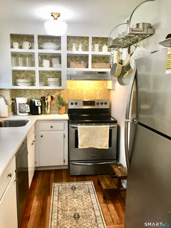 $299,000 | 10 Woods Lane, Simsbury, CT 06070