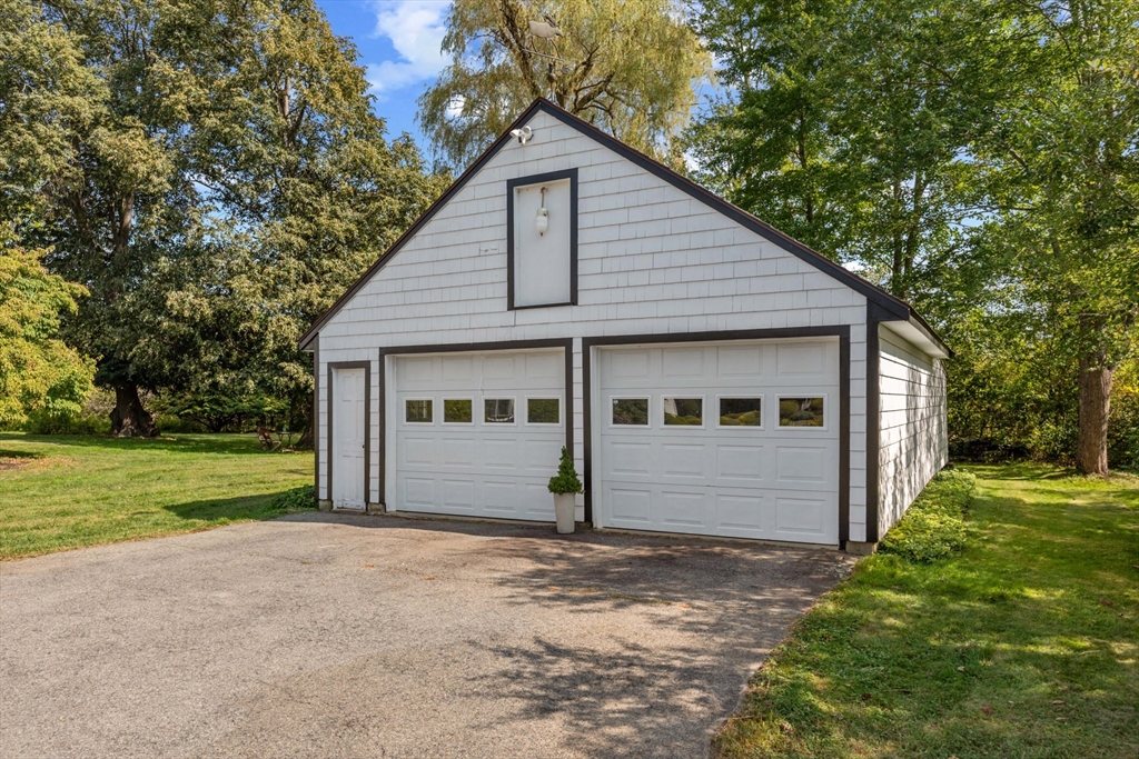 48 Pemberton Road Topsfield, MA 01983 - Photo 3 of 42 Gallery Image 3
