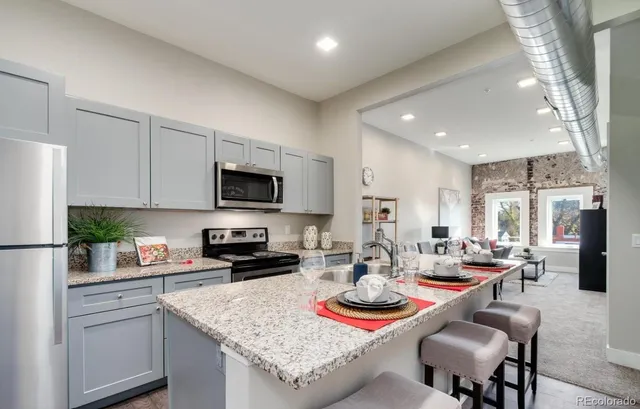 $1,750 | 300 South Logan Street, Unit 210, Denver, CO 80209